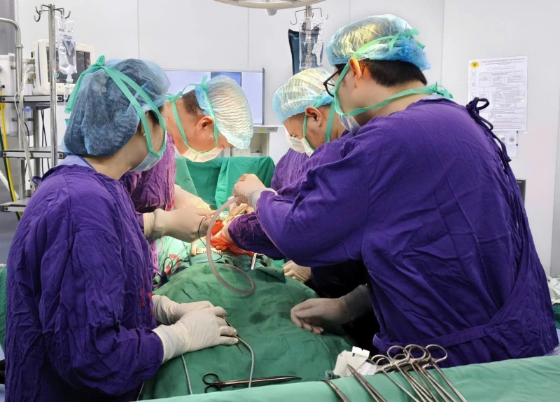 Bệnh viện 19-8 cứu cụ ông có hai khối u ác tính Bệnh viện 19-8 cứu cụ ông có hai khối u ác tính