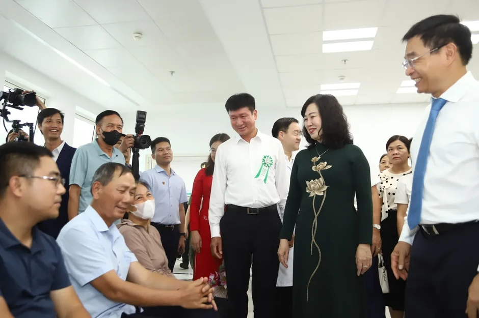 Bệnh viện Bạch Mai cơ sở Ninh Bình đón những bệnh nhân đầu tiên Bệnh viện Bạch Mai cơ sở Ninh Bình đón những bệnh nhân đầu tiên