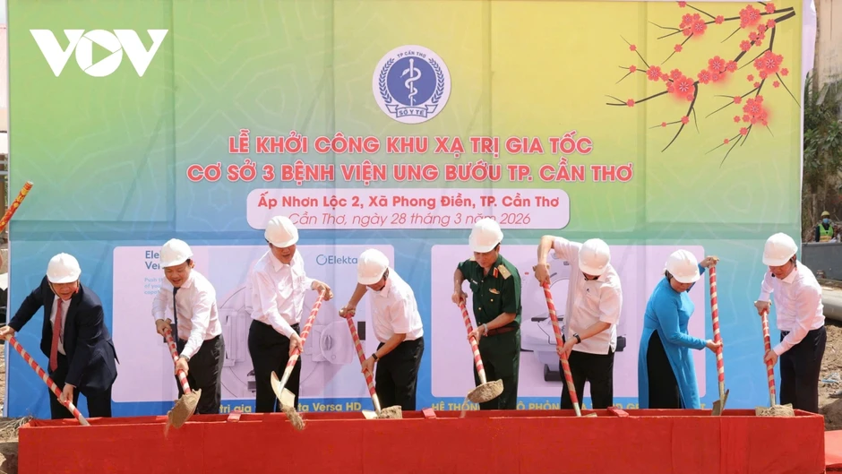 Bệnh viện Ung bướu Cần Thơ vận hành hệ thống xạ trị gia tốc 105 tỷ đồng Bệnh viện Ung bướu Cần Thơ vận hành hệ thống xạ trị gia tốc 105 tỷ đồng