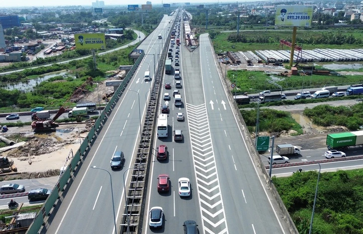 'Bí quyết' thoát kẹt xe trên cao tốc TP.HCM - Long Thành - Dầu Giây 'Bí quyết' thoát kẹt xe trên cao tốc TP.HCM - Long Thành - Dầu Giây