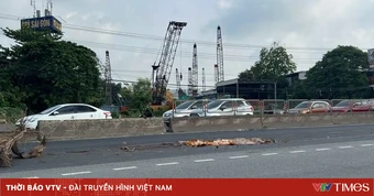 Bị taxi tông ngã xuống đường, người đàn ông tiếp tục bị xe khác cán qua tử vong