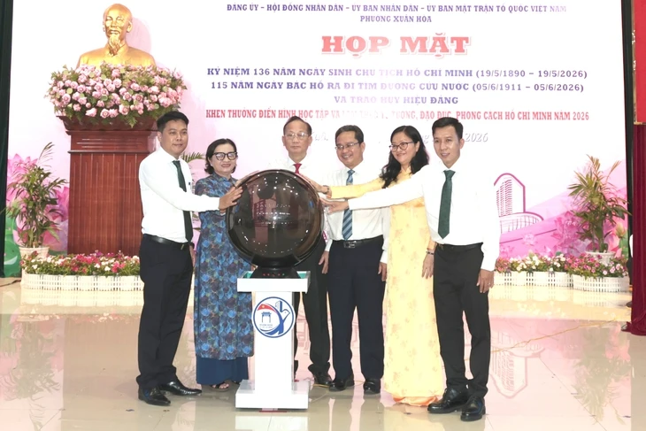 Bí thư Nhiêu Lộc nhận Huân chương Lao động hạng 3, phường Xuân Hòa có không gian Bác trên mạng Bí thư Nhiêu Lộc nhận Huân chương Lao động hạng 3, phường Xuân Hòa có không gian Bác trên mạng