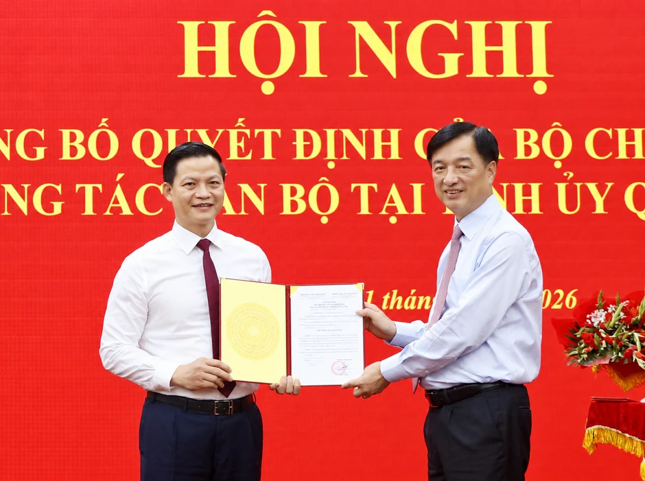 Bí thư Quảng Trị Vương Quốc Tuấn đề nghị không tặng hoa chúc mừng Bí thư Quảng Trị Vương Quốc Tuấn đề nghị không tặng hoa chúc mừng