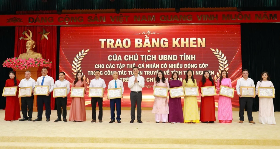 Bí thư Thái Nguyên: Báo chí đồng hành đạt mục tiêu tăng trưởng 2 con số Bí thư Thái Nguyên: Báo chí đồng hành đạt mục tiêu tăng trưởng 2 con số