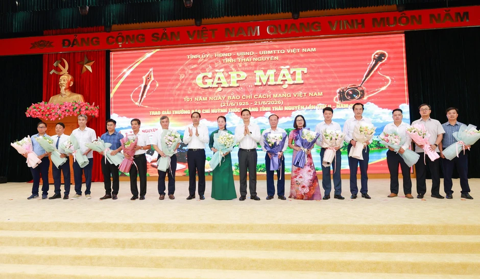 Bí thư Thái Nguyên: Báo chí đồng hành đạt mục tiêu tăng trưởng 2 con số Bí thư Thái Nguyên: Báo chí đồng hành đạt mục tiêu tăng trưởng 2 con số