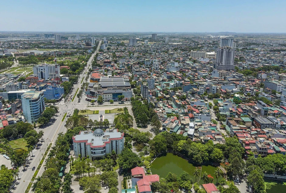 Bí thư Thanh Hóa: 'Không đùn đẩy, quanh co khi giải quyết thủ tục' Bí thư Thanh Hóa: 'Không đùn đẩy, quanh co khi giải quyết thủ tục'