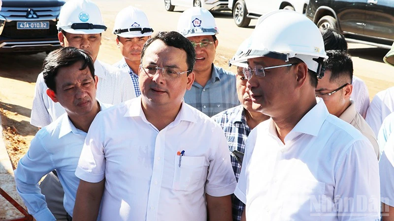 Bí thư Thành ủy Đà Nẵng kiểm tra, đôn đốc Dự án Đường liên kết vùng miền trung tỉnh Quảng Nam Bí thư Thành ủy Đà Nẵng kiểm tra, đôn đốc Dự án Đường liên kết vùng miền trung tỉnh Quảng Nam