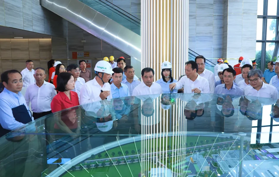 Bí thư Thành ủy Hà Nội kiểm tra loạt dự án trọng điểm - chốt tiến độ trước mùa mưa 2026 Bí thư Thành ủy Hà Nội kiểm tra loạt dự án trọng điểm - chốt tiến độ trước mùa mưa 2026