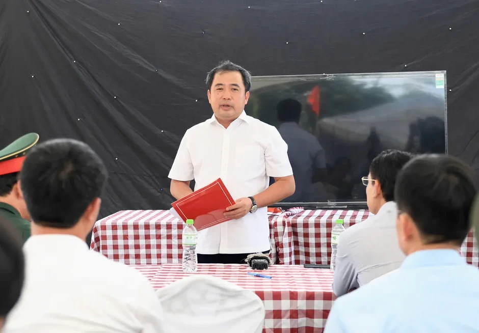 Bí thư Thành ủy Hà Nội kiểm tra loạt dự án trọng điểm - chốt tiến độ trước mùa mưa 2026 Bí thư Thành ủy Hà Nội kiểm tra loạt dự án trọng điểm - chốt tiến độ trước mùa mưa 2026