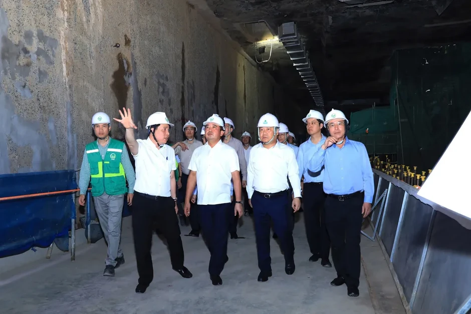 Bí thư Thành ủy Hà Nội kiểm tra vận hành Metro Nhổn - Cầu Giấy và tiến độ ga ngầm S12 Bí thư Thành ủy Hà Nội kiểm tra vận hành Metro Nhổn - Cầu Giấy và tiến độ ga ngầm S12