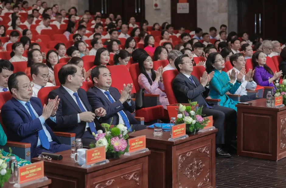 Bí thư Thành ủy Hà Nội: Mỗi gia đình văn hóa là một “tế bào lành mạnh” của xã hội Bí thư Thành ủy Hà Nội: Mỗi gia đình văn hóa là một “tế bào lành mạnh” của xã hội