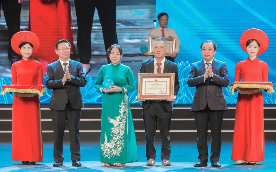 Bí thư Thành ủy Hà Nội: Mỗi gia đình văn hóa là một “tế bào lành mạnh” của xã hội Bí thư Thành ủy Hà Nội: Mỗi gia đình văn hóa là một “tế bào lành mạnh” của xã hội