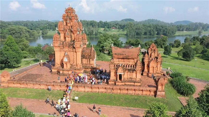 Bí thư Thành ủy Hà Nội: Xây dựng Làng Văn hóa các dân tộc Việt Nam thành điểm đến tầm cỡ quốc tế Bí thư Thành ủy Hà Nội: Xây dựng Làng Văn hóa các dân tộc Việt Nam thành điểm đến tầm cỡ quốc tế