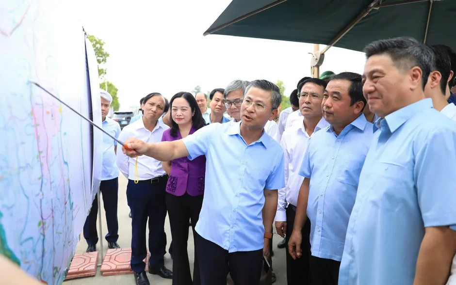 Bí thư Thành ủy Hà Nội yêu cầu tăng tốc 3 dự án giao thông trọng điểm, quyết tâm thông xe trước Tết 2027 Bí thư Thành ủy Hà Nội yêu cầu tăng tốc 3 dự án giao thông trọng điểm, quyết tâm thông xe trước Tết 2027