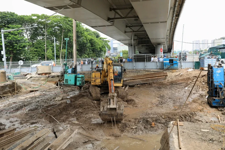 Bí thư Thành ủy Hà Nội yêu cầu tăng tốc 3 dự án giao thông trọng điểm, quyết tâm thông xe trước Tết 2027 Bí thư Thành ủy Hà Nội yêu cầu tăng tốc 3 dự án giao thông trọng điểm, quyết tâm thông xe trước Tết 2027