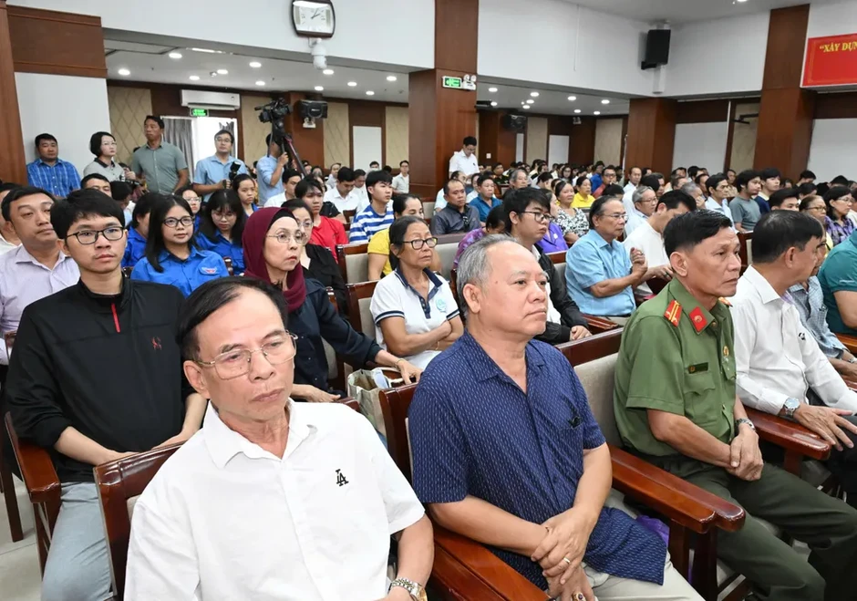 Bí thư Thành ủy TPHCM Trần Lưu Quang: Sẽ triển khai nhiều dự án nhà ở xã hội Bí thư Thành ủy TPHCM Trần Lưu Quang: Sẽ triển khai nhiều dự án nhà ở xã hội