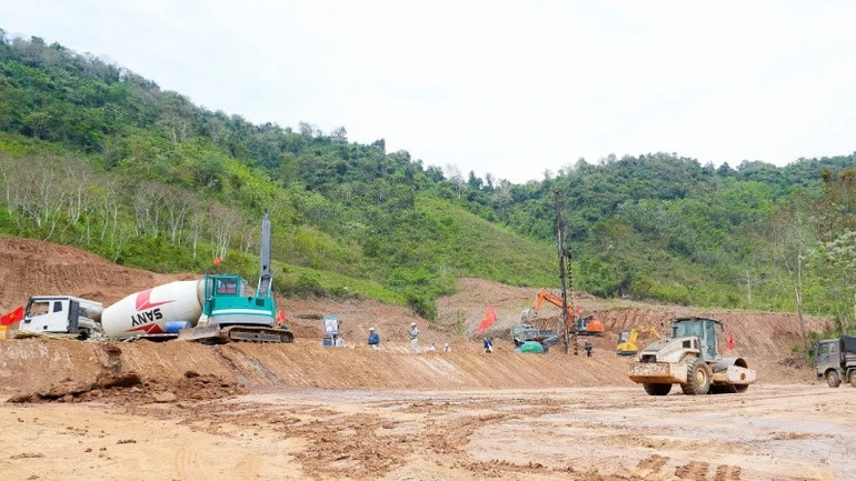 Bí thư Tỉnh ủy Nghệ An: Đẩy nhanh tiến độ thi công các trường phổ thông nội trú liên cấp khu vực biên giới