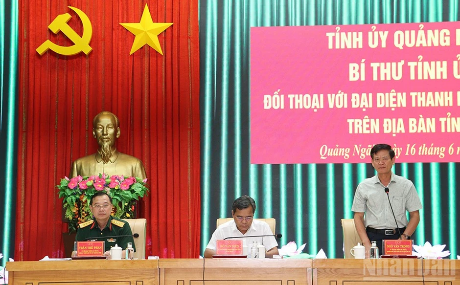 Bí thư Tỉnh ủy Quảng Ngãi đối thoại với đại diện thanh niên xuất ngũ Bí thư Tỉnh ủy Quảng Ngãi đối thoại với đại diện thanh niên xuất ngũ