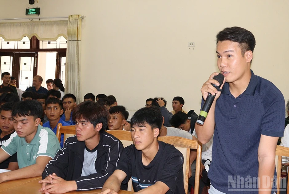 Bí thư Tỉnh ủy Quảng Ngãi đối thoại với đại diện thanh niên xuất ngũ Bí thư Tỉnh ủy Quảng Ngãi đối thoại với đại diện thanh niên xuất ngũ