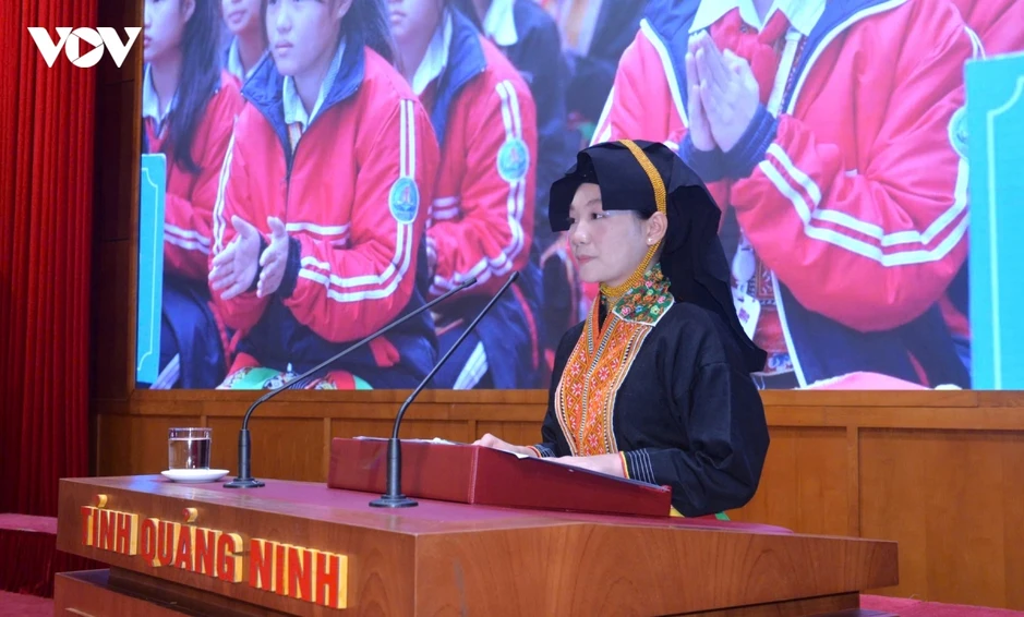 Bí thư tỉnh uỷ Quảng Ninh đối thoại 300 học sinh sinh viên trước thềm năm học mới Bí thư tỉnh uỷ Quảng Ninh đối thoại 300 học sinh sinh viên trước thềm năm học mới