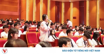 Bí thư tỉnh uỷ Quảng Ninh đối thoại 300 học sinh sinh viên trước thềm năm học mới