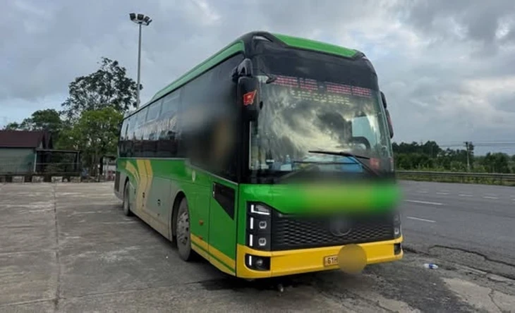 Bị tố qua Zalo cục trưởng cảnh sát giao thông, hai xe khách chở quá người bị phạt cực nặng Bị tố qua Zalo cục trưởng cảnh sát giao thông, hai xe khách chở quá người bị phạt cực nặng