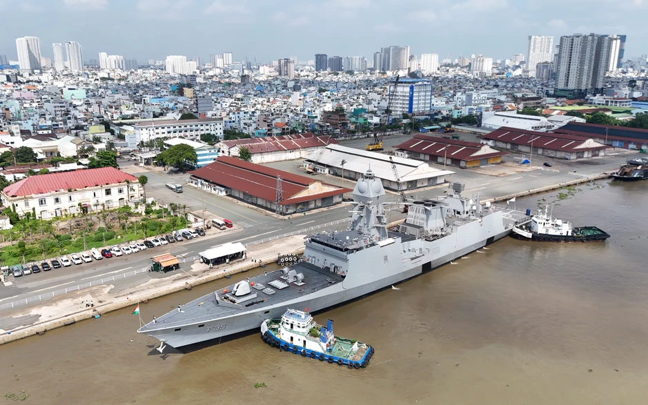 Biên đội tàu Hải quân Ấn Độ thăm TP Hồ Chí Minh