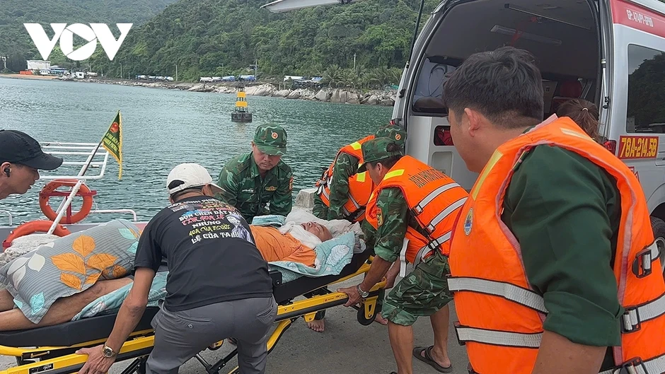Biên phòng Đắk Lắk kịp thời cứu thuyền viên bất tỉnh trên vùng biển Vũng Rô