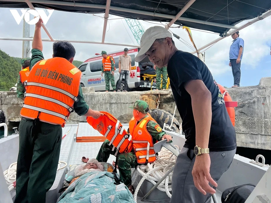 Biên phòng Đắk Lắk kịp thời cứu thuyền viên bất tỉnh trên vùng biển Vũng Rô