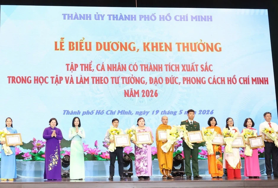 Biểu dương, khen thưởng 358 điển hình học tập, làm theo đạo đức, phong cách Hồ Chí Minh
