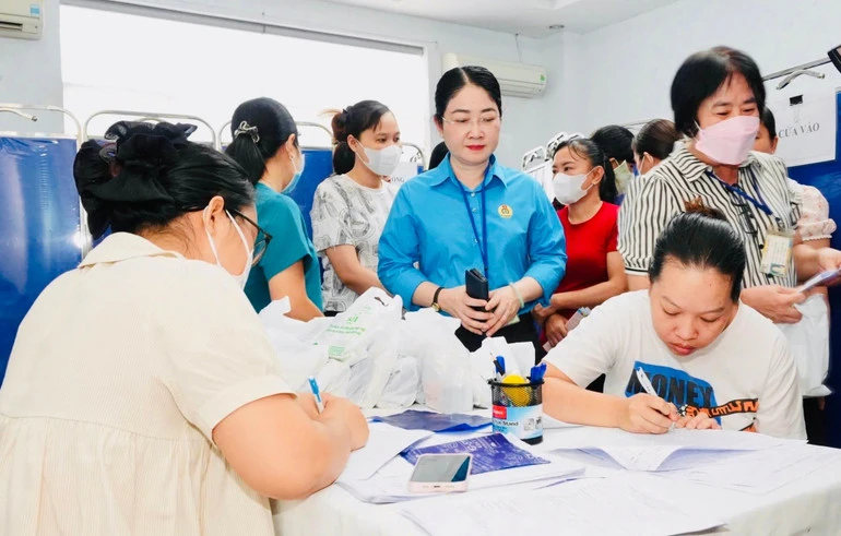 Bình đẳng giới và rào cản vô hình với lao động nữ Bình đẳng giới và rào cản vô hình với lao động nữ