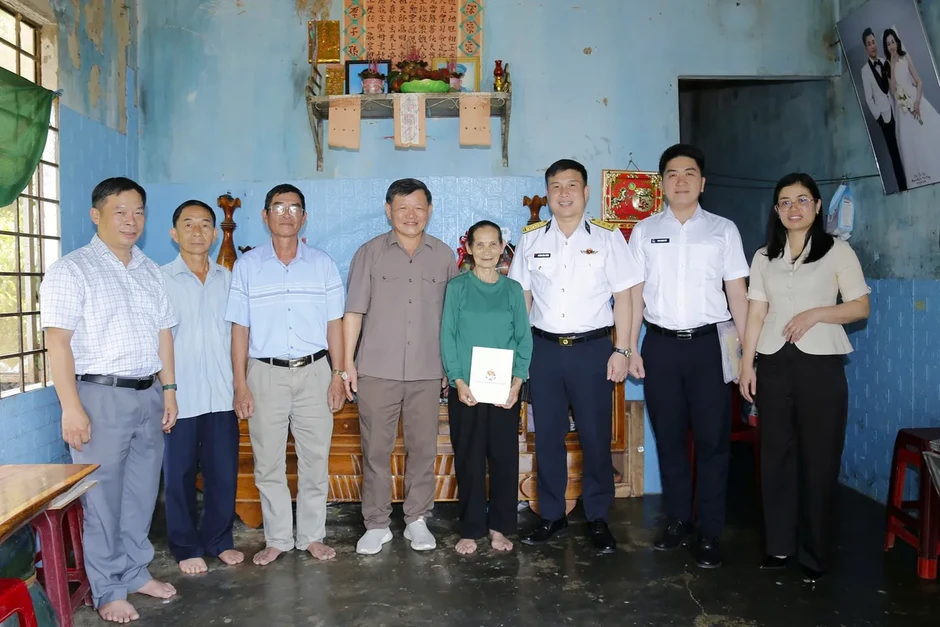 Binh đoàn 20: Trọn nghĩa tri ân các Mẹ Việt Nam Anh hùng, thân nhân liệt sĩ Binh đoàn 20: Trọn nghĩa tri ân các Mẹ Việt Nam Anh hùng, thân nhân liệt sĩ