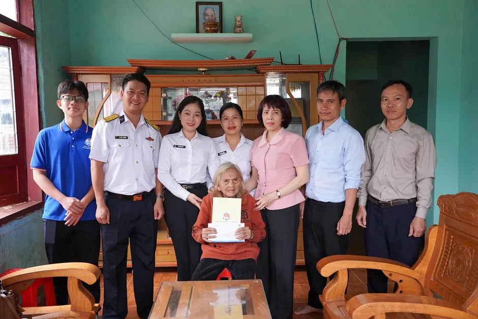 Binh đoàn 20: Trọn nghĩa tri ân các Mẹ Việt Nam Anh hùng, thân nhân liệt sĩ Binh đoàn 20: Trọn nghĩa tri ân các Mẹ Việt Nam Anh hùng, thân nhân liệt sĩ