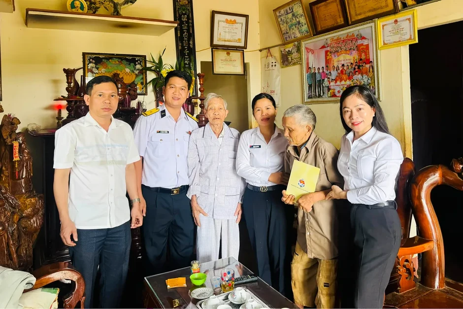 Binh đoàn 20: Trọn nghĩa tri ân các Mẹ Việt Nam Anh hùng, thân nhân liệt sĩ Binh đoàn 20: Trọn nghĩa tri ân các Mẹ Việt Nam Anh hùng, thân nhân liệt sĩ