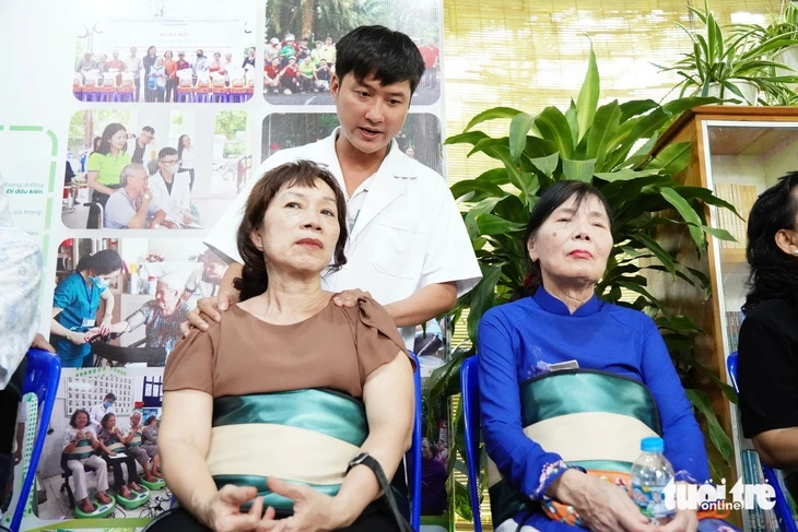 Bình Phú có nhà sinh hoạt cộng đồng người cao tuổi, Xuân Hòa khám sức khỏe miễn phí cho người dân Bình Phú có nhà sinh hoạt cộng đồng người cao tuổi, Xuân Hòa khám sức khỏe miễn phí cho người dân