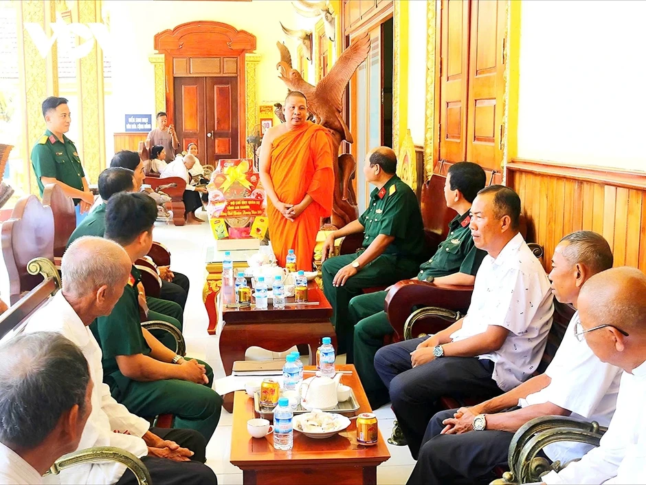 Bộ CHQS An Giang chúc Tết Chôl Chnăm Thmây, thắt chặt tình đoàn kết quân dân