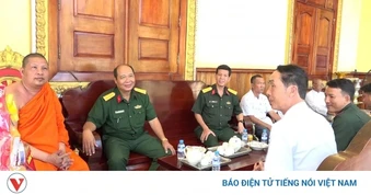 Bộ CHQS An Giang chúc Tết Chôl Chnăm Thmây, thắt chặt tình đoàn kết quân dân