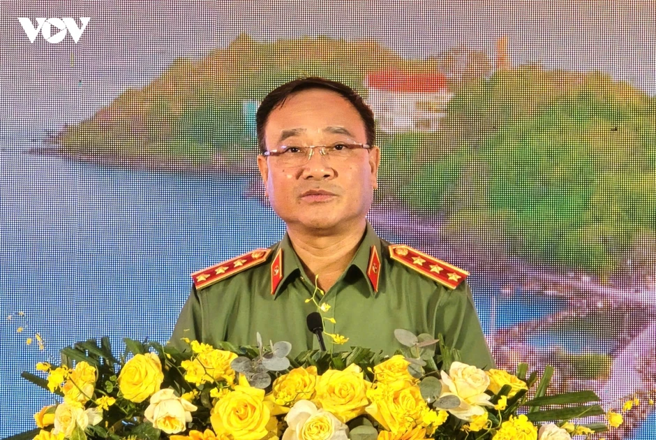 Bộ Công an bàn giao 500 căn nhà tặng đồng bào Cà Mau Bộ Công an bàn giao 500 căn nhà tặng đồng bào Cà Mau