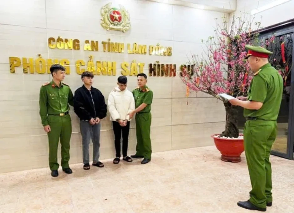 Bộ Công an thưởng nóng các đơn vị phá án xuất sắc tại Lâm Đồng Bộ Công an thưởng nóng các đơn vị phá án xuất sắc tại Lâm Đồng