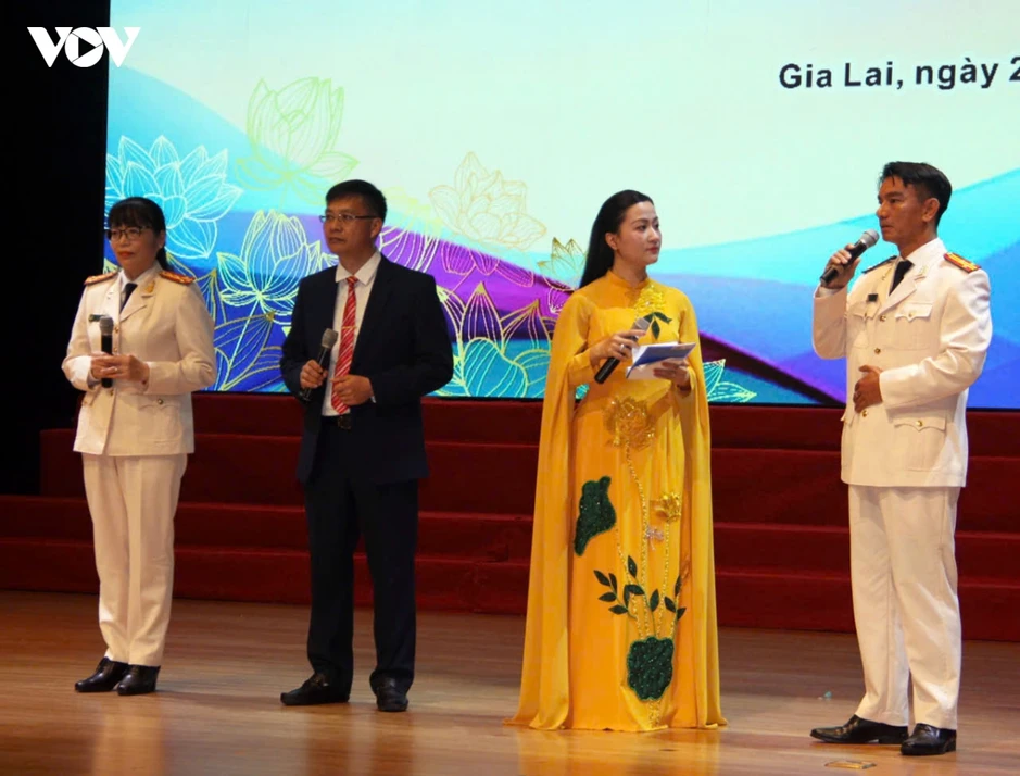 Bộ Công an tuyên dương 58 gia đình công an tiêu biểu Bộ Công an tuyên dương 58 gia đình công an tiêu biểu