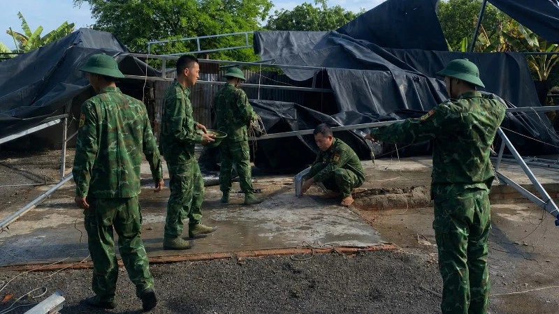 Bộ đội Biên phòng Đắk Lắk hỗ trợ nhân dân xã Buôn Đôn khắc phục hậu quả thiên tai Bộ đội Biên phòng Đắk Lắk hỗ trợ nhân dân xã Buôn Đôn khắc phục hậu quả thiên tai