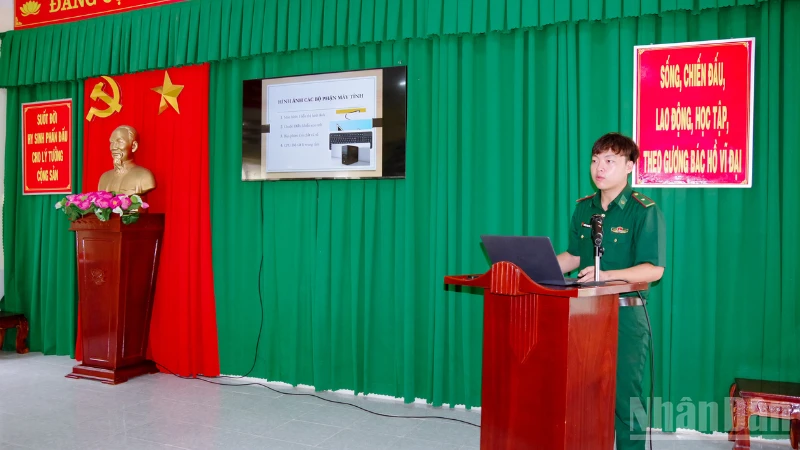 Bộ đội Biên phòng đồng hành cùng học sinh chuyển đổi số Bộ đội Biên phòng đồng hành cùng học sinh chuyển đổi số