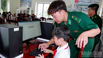 Bộ đội Biên phòng đồng hành cùng học sinh chuyển đổi số