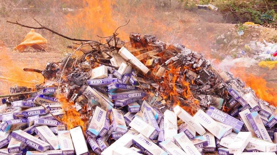 Bộ đội Biên phòng Đồng Nai tiêu hủy hơn 10.600 bao thuốc lá lậu Bộ đội Biên phòng Đồng Nai tiêu hủy hơn 10.600 bao thuốc lá lậu