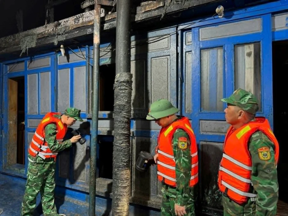 Bộ đội Biên phòng Hưng Yên cứu hộ kịp thời tàu cá bị cháy Bộ đội Biên phòng Hưng Yên cứu hộ kịp thời tàu cá bị cháy