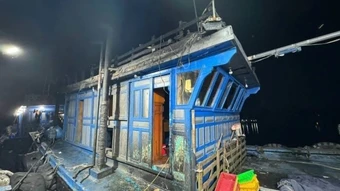 Bộ đội Biên phòng Hưng Yên cứu hộ kịp thời tàu cá bị cháy