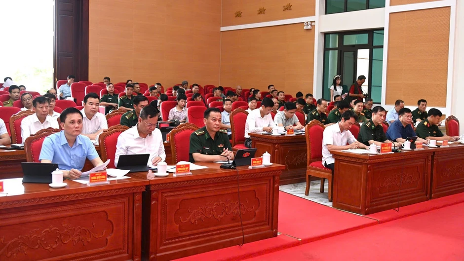 Bộ đội biên phòng Lai Châu giúp dân trồng sâm Bộ đội biên phòng Lai Châu giúp dân trồng sâm