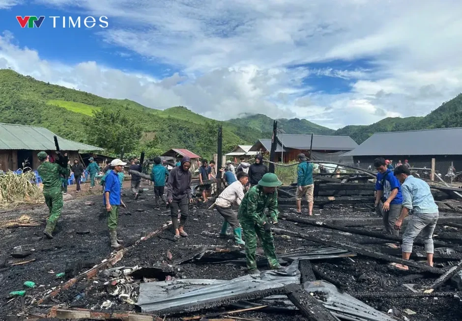 Bộ đội Biên phòng Lai Châu hỗ trợ gia đình bị hỏa hoạn Bộ đội Biên phòng Lai Châu hỗ trợ gia đình bị hỏa hoạn