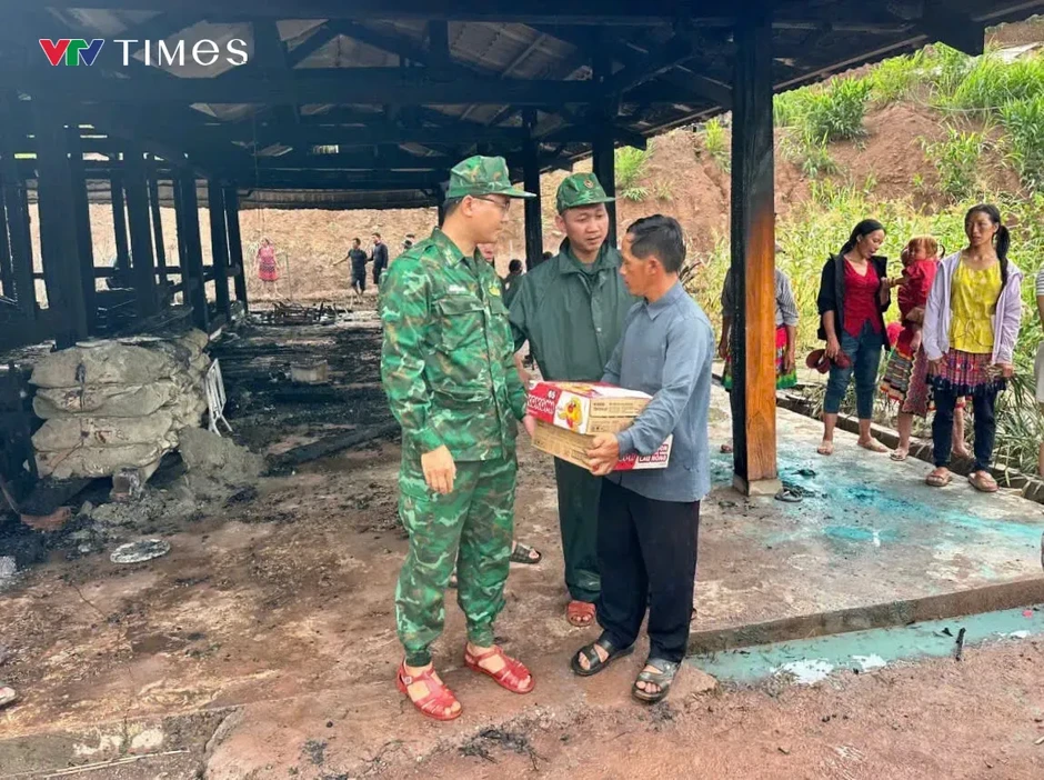Bộ đội Biên phòng Lai Châu hỗ trợ gia đình bị hỏa hoạn Bộ đội Biên phòng Lai Châu hỗ trợ gia đình bị hỏa hoạn