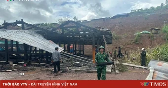Bộ đội Biên phòng Lai Châu hỗ trợ gia đình bị hỏa hoạn